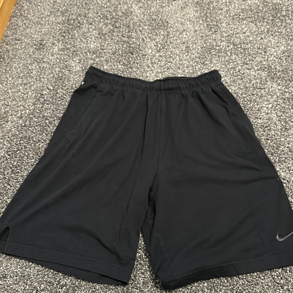 Men’s large black Nike shorts.